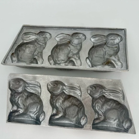 Vintage 3 Bunny Cake Mold - Picture 4 of 4